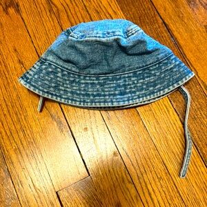 BabyGAP denim bucket hat UPF 50+